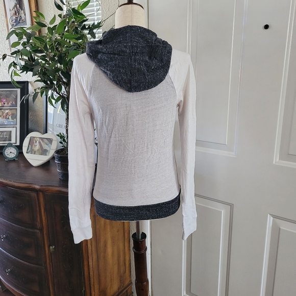 VS Pink Lightweight Zipper Hoodie - Picture 2 of 5